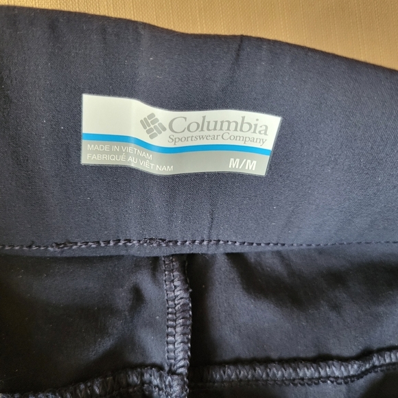 NWOT-Columbia Dark Blue Sportswear Capris, Size Medium (30) - Picture 3 of 6